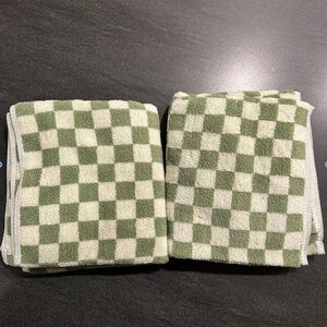 NEW Bathroom Hand Towels (2 pack)